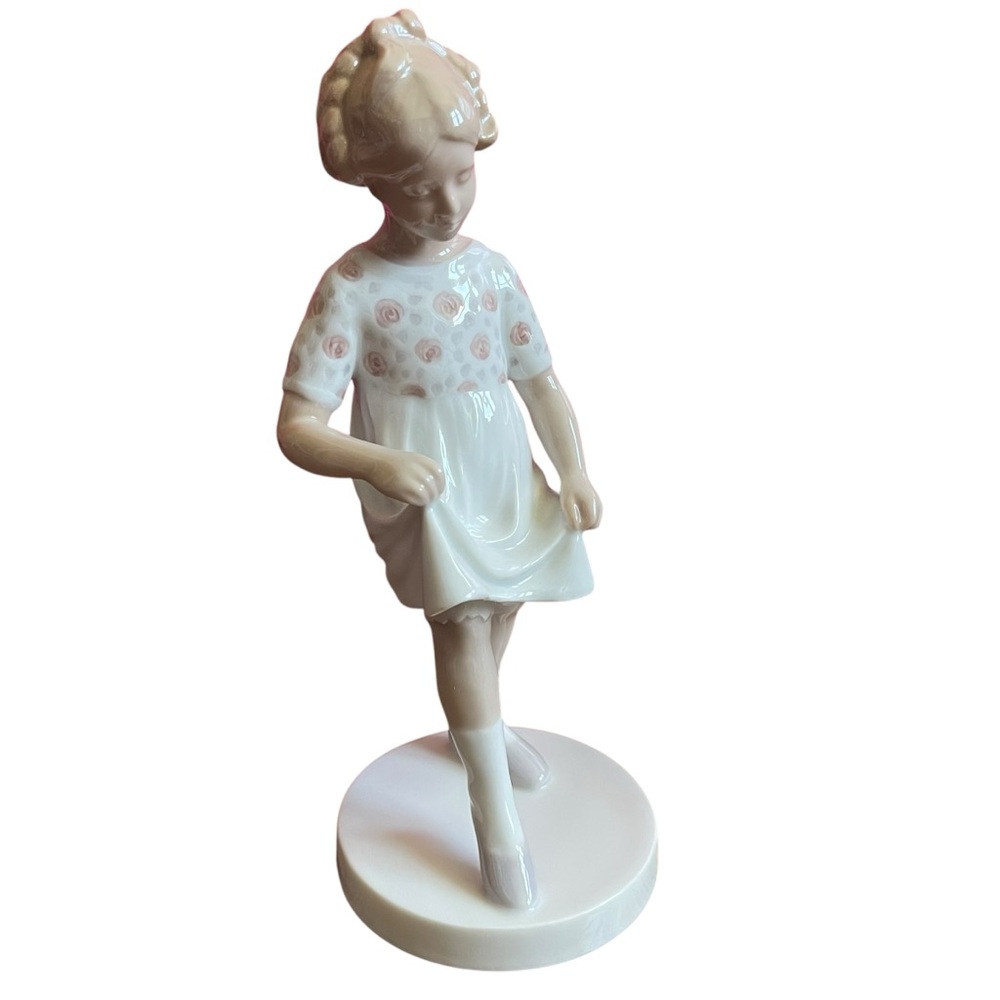 Bing and Grondahl B&G Girl Dancing Learning The Steps Figurine #1794 Denmark - Picture 4 of 9